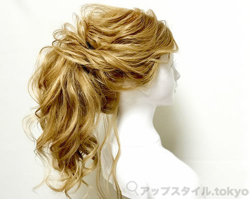 ヘアアレンジ 柔らかな質感の華やか上めポニーテールの作り方