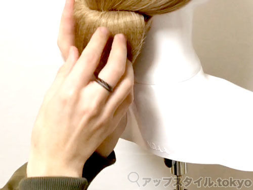 お茶会や面接 お仕事に最適なまとめ髪 シンプルにまとめるシニヨン