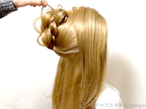 ヘアアレンジ ストレートベースで作る モヒカン風カールアップ